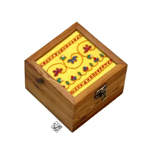 جعبه چوبی پته دوزی عرض 12 سانت طرح گلبوته (محصول مشترک پته صبا و گروه هنری لنا) 