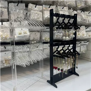  مانکن گوشواره طرح دو رنگ شیشه ای و مشکی رنگ ثابت کد sm (پس کرایه)