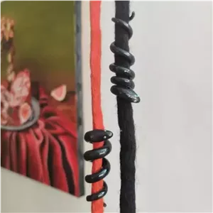 مهره مو دارک (اکسسوری مو حلقه مو آویزمو آویز مو تزیین تزیینات اسپیرال پیچ پیچی بافت مو مهره دردلاک دردآپ مشکی دارک )