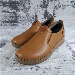کفش طبی زنانه دست دوز مدل آرس رنگ عسلی(همراه کفی طبی و پد خارپاشنه)