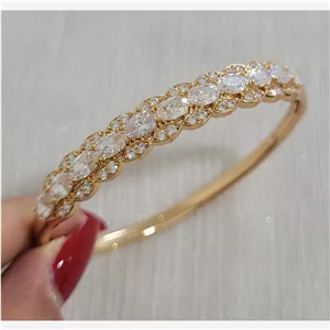تکدست ژوپینگ نگین سفید رنگ