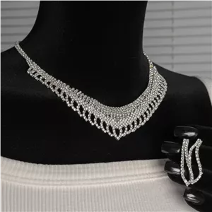 نیم ست گردنبند و گوشواره زنانه جواهری عروس فول نگین کاری شده رنگ نقره ای ضد حساسیت رنگ ثابت کد ztk (پس کرایه) 