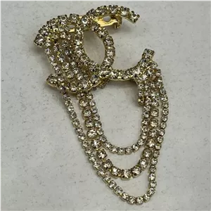 گل سینه نگین جواهری مدل شنل Chanel آویز تنوع طرح رنگ کاملا ثابت کد bn (پس کرایه)