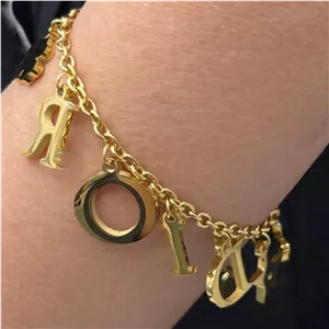 دستبند استیل زنانه زنجیری طرح دیور DIOR رنگ کاملا ثابت کد gy (پس کرایه) (پس کرایه)