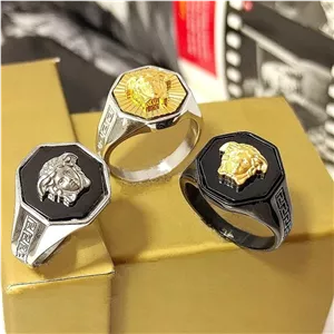 انگشتر مردانه استیل ورساچ versace نگین هشت ضلعی تنوع رنگ سایز بندی 9 تا 12 رنگ ثابت کد mp