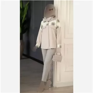 مانتو نگارین جنس کتان با خرجکار جواهر دوزی در رنگبندی متنوع و سایزبندی یک و دو
