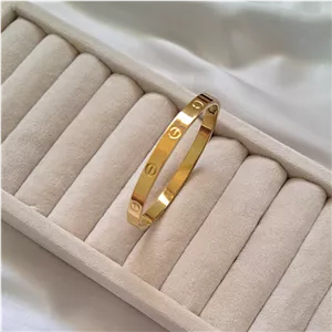 بنگل النگویی کارتیه لاو طلایی
