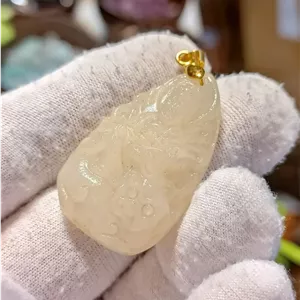 مدال گردنی خاص و درجه ۱ کاروینگ کوارتز