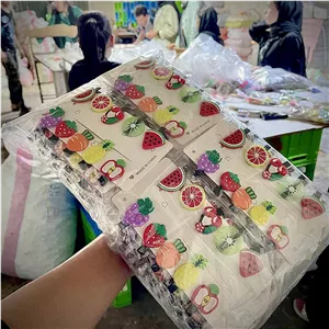 گیره انبری پیکسل دار میوه