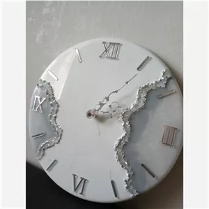 ساعت دیواری رزینی سفید طوسی مدل کلاسیک مبلمان نوراس مدل 14133899