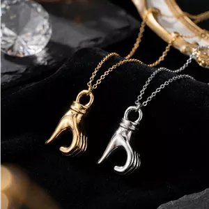 ست گردنبند قلبی طرح دست(نقره ای طلایی) کد6496